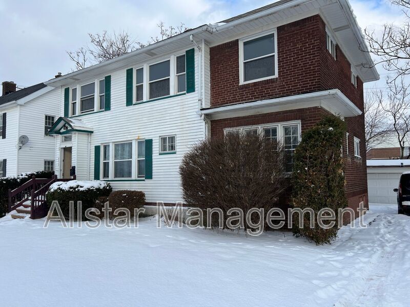 4859 E 97th St in Garfield Heights, OH property image