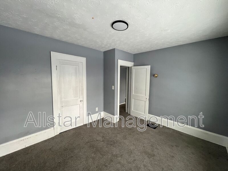 4859 E 97th St in Garfield Heights, OH property image