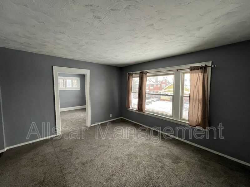 4859 E 97th St in Garfield Heights, OH property image