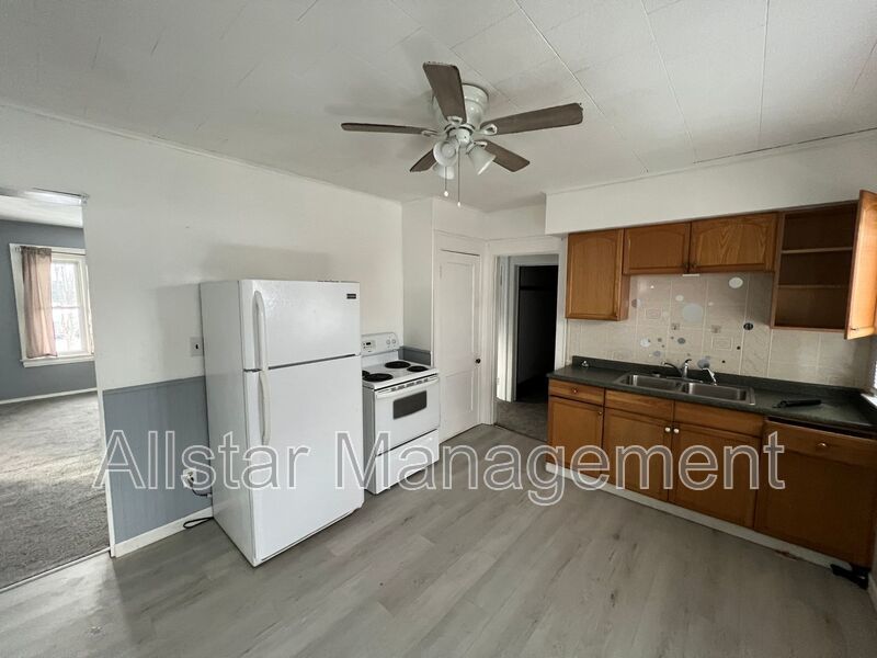 4859 E 97th St in Garfield Heights, OH property image