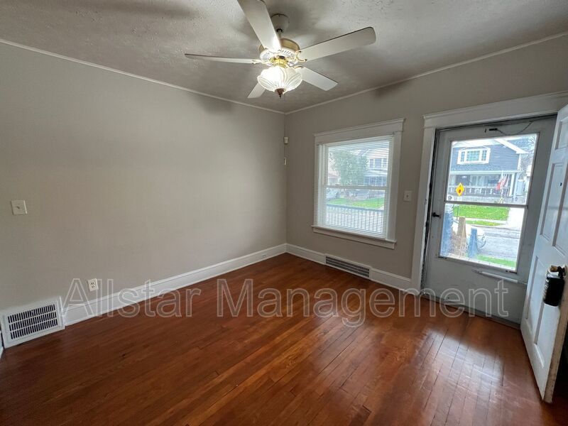 3268 W 84 St - Down, Cleveland property image