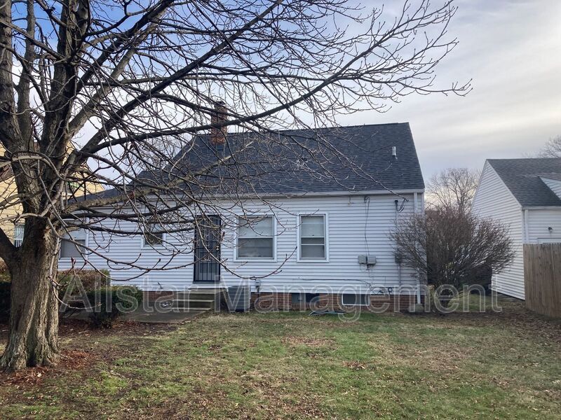 320 Halle Dr. Euclid, OH 44132 property image