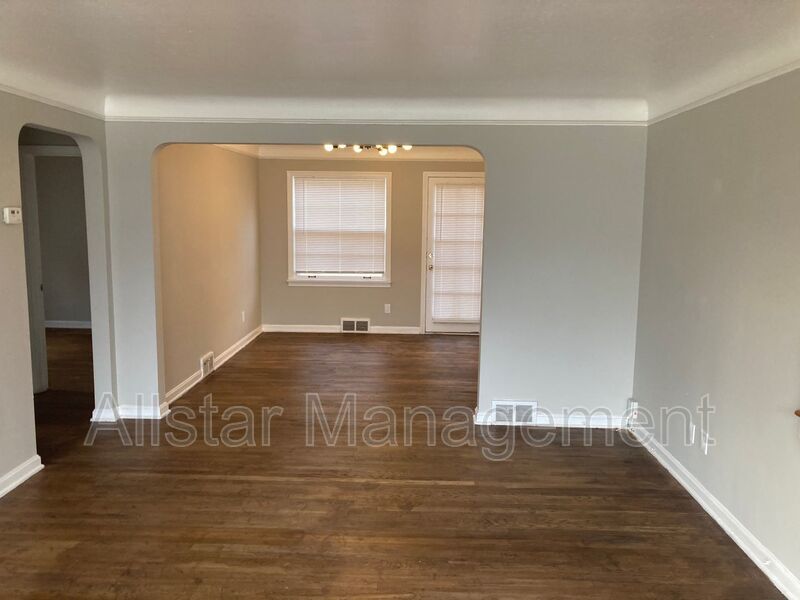 320 Halle Dr. Euclid, OH 44132 property image