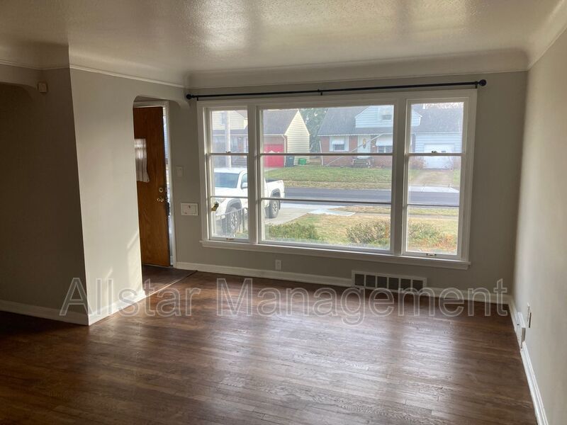 320 Halle Dr. Euclid, OH 44132 property image