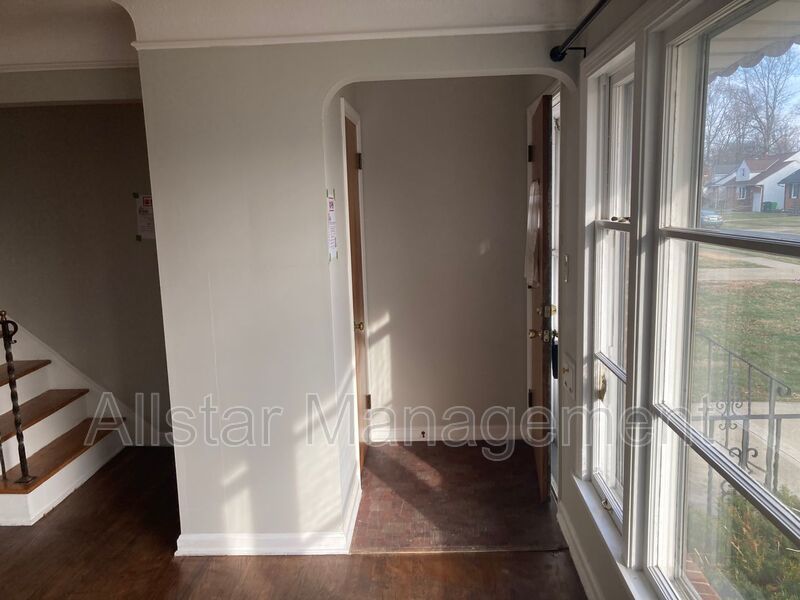 320 Halle Dr. Euclid, OH 44132 property image