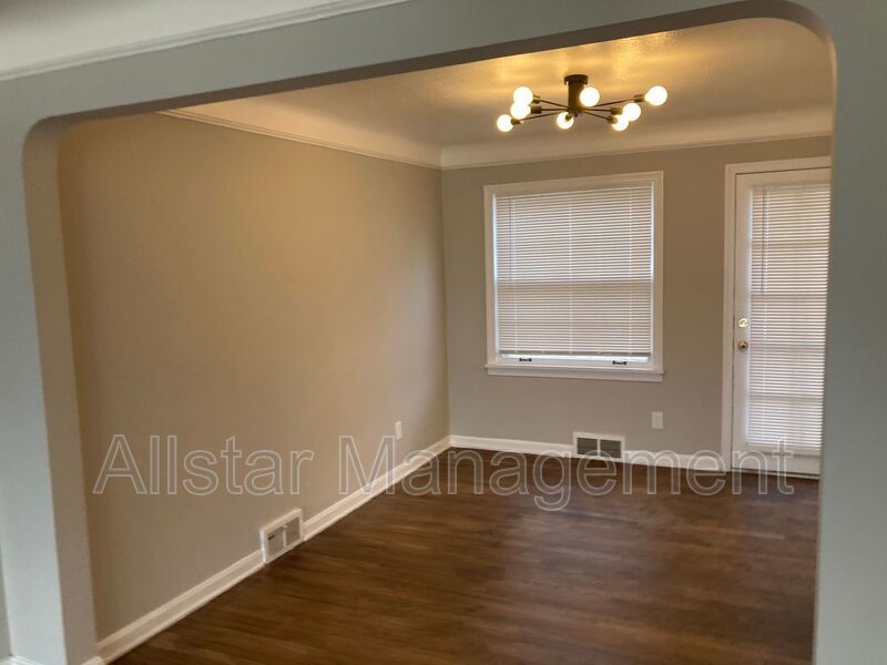 320 Halle Dr. Euclid, OH 44132 property image