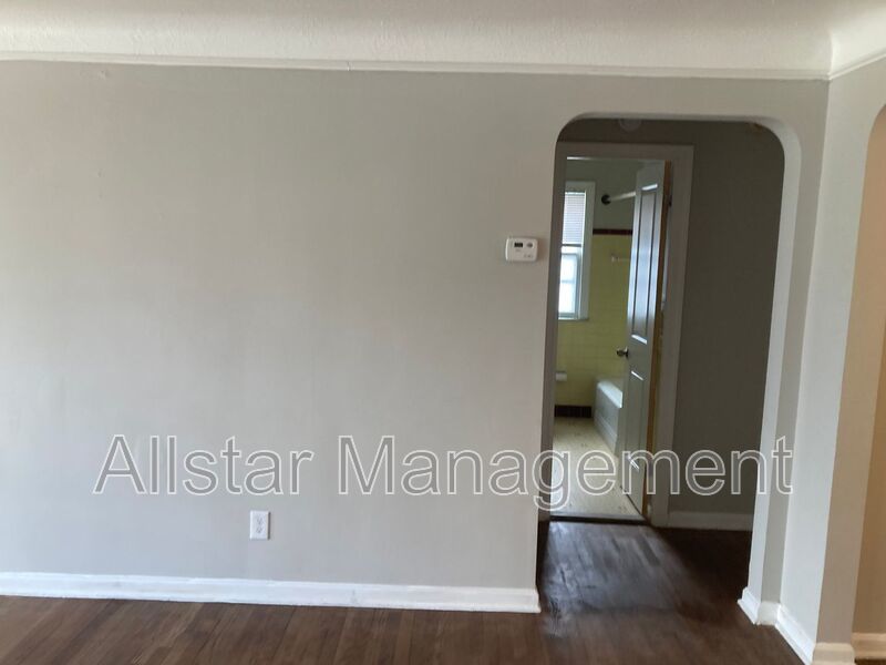 320 Halle Dr. Euclid, OH 44132 property image