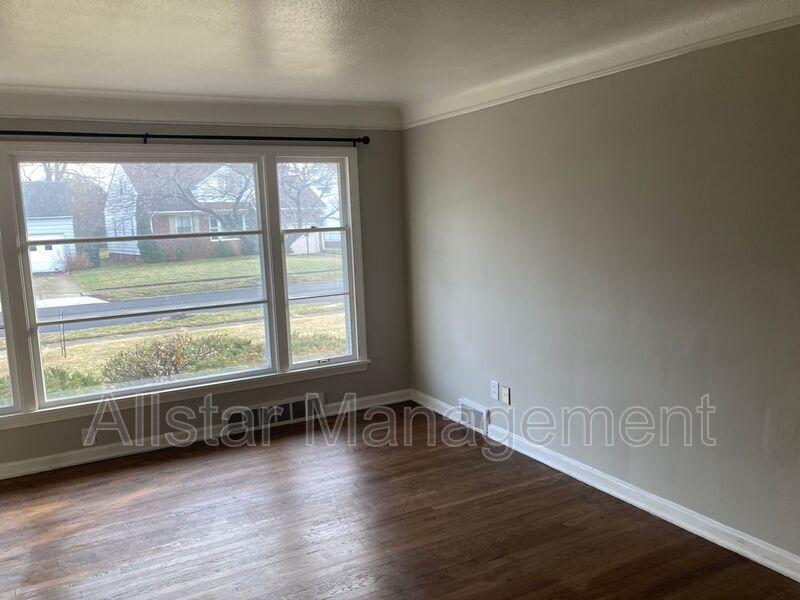 320 Halle Dr. Euclid, OH 44132 property image