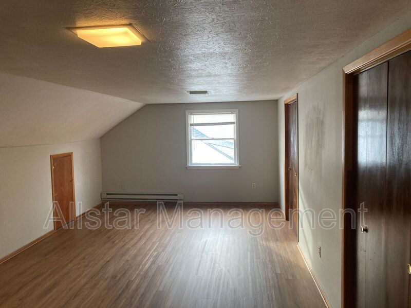 320 Halle Dr. Euclid, OH 44132 property image