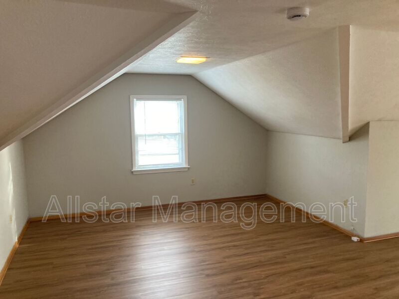 320 Halle Dr. Euclid, OH 44132 property image