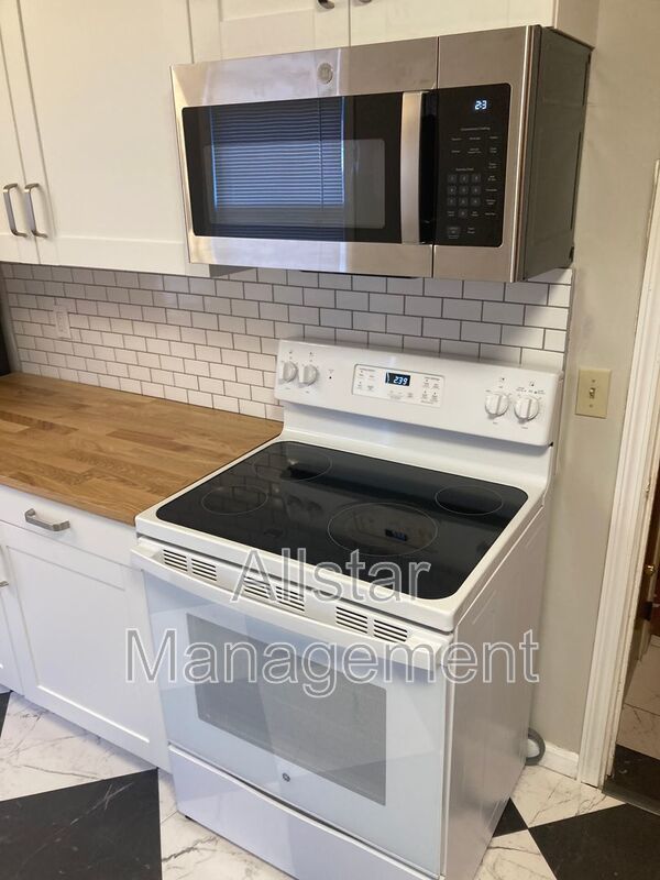 320 Halle Dr. Euclid, OH 44132 property image