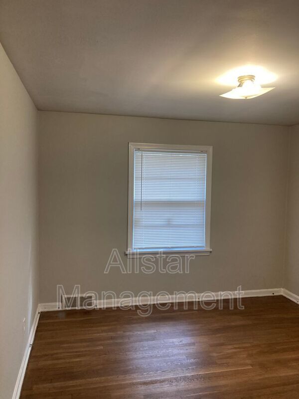 320 Halle Dr. Euclid, OH 44132 property image