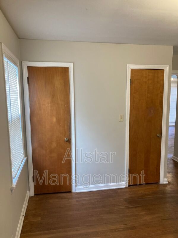 320 Halle Dr. Euclid, OH 44132 property image