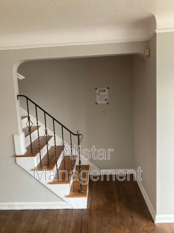 320 Halle Dr. Euclid, OH 44132 property image