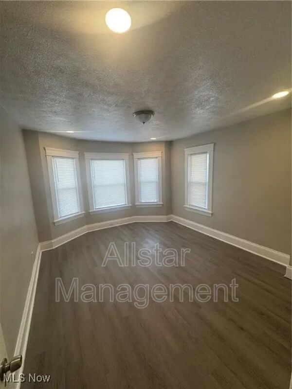 521 E 109th Street Cleveland, OH 44108 property image