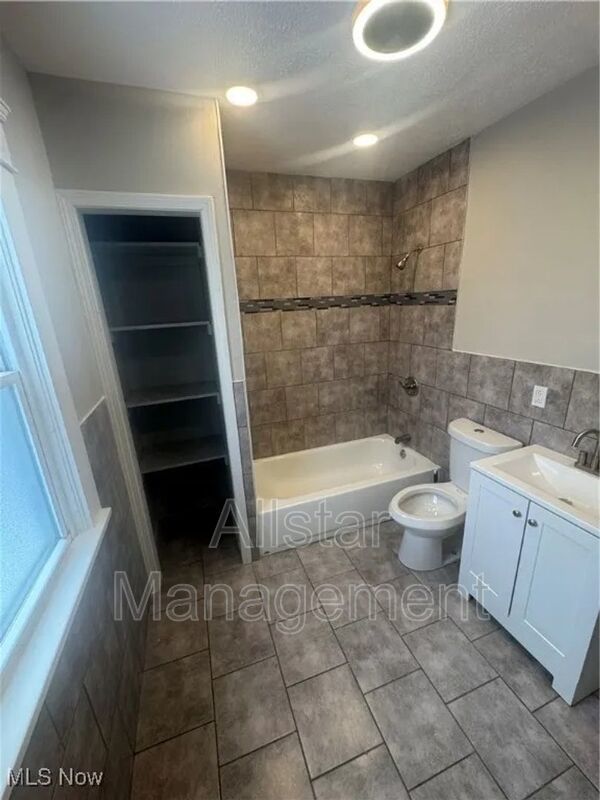 521 E 109th Street Cleveland, OH 44108 property image