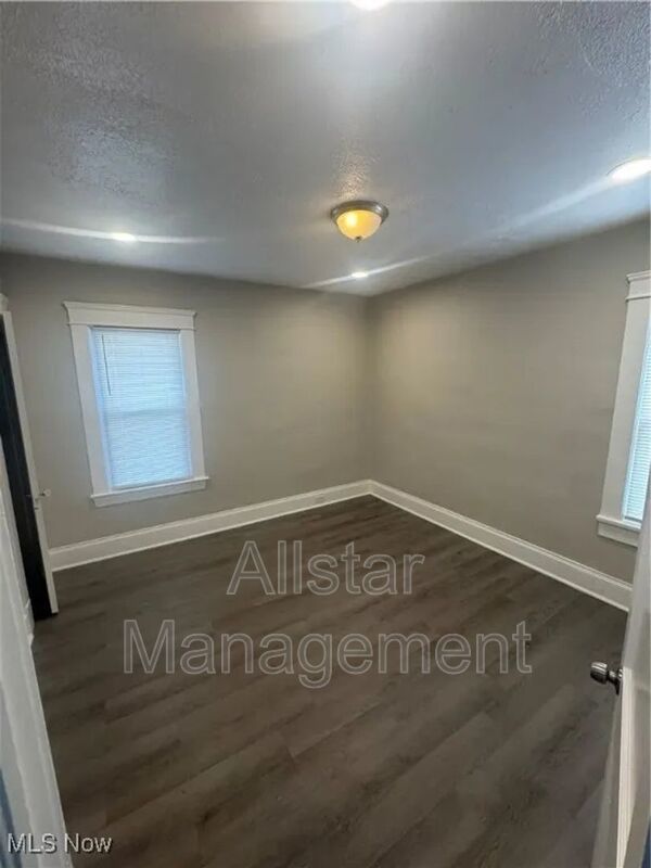 521 E 109th Street Cleveland, OH 44108 property image