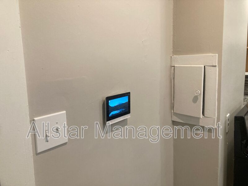 521 E 109th Street Cleveland, OH 44108 property image