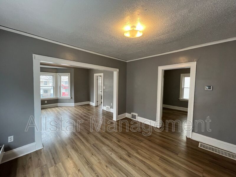 10006 Lamontier Avenue - Up Unit Cleveland, OH 44104 property image