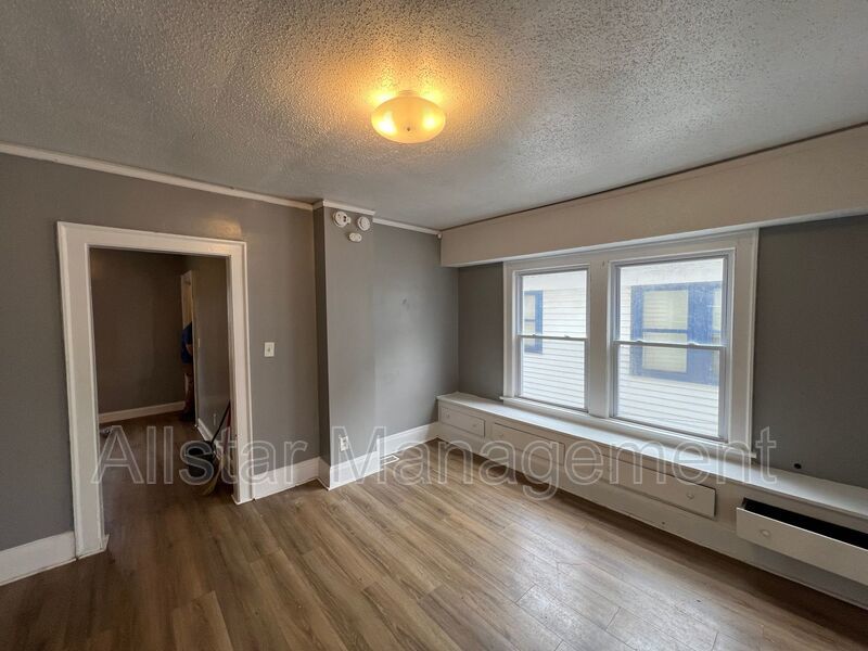 10006 Lamontier Avenue - Up Unit Cleveland, OH 44104 property image