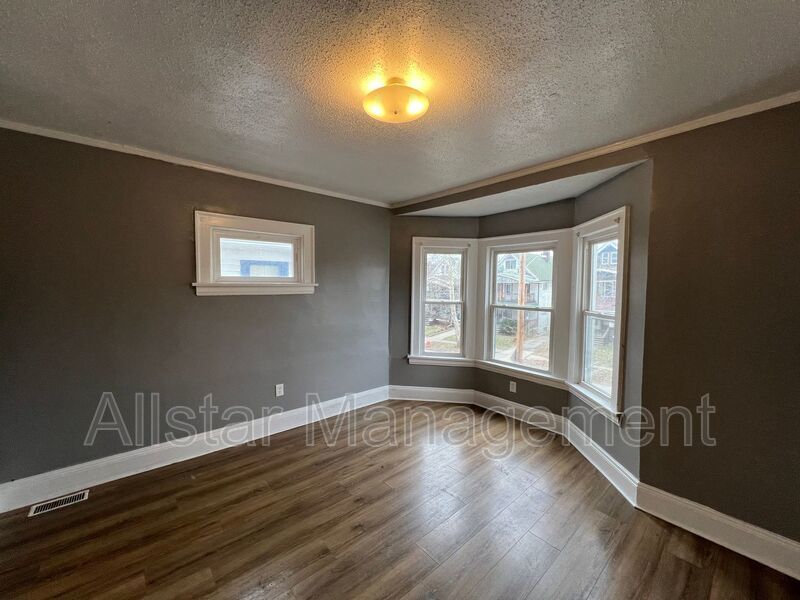 10006 Lamontier Avenue - Up Unit Cleveland, OH 44104 property image