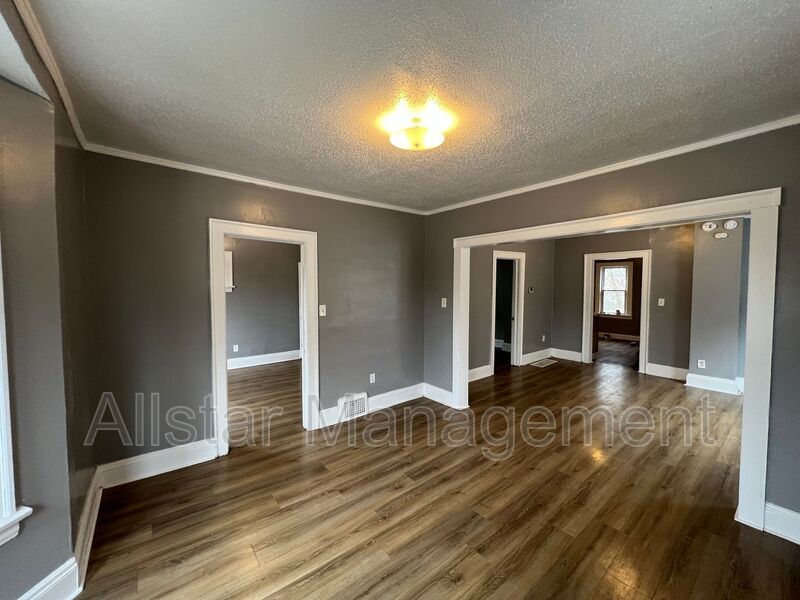 10006 Lamontier Avenue - Up Unit Cleveland, OH 44104 property image