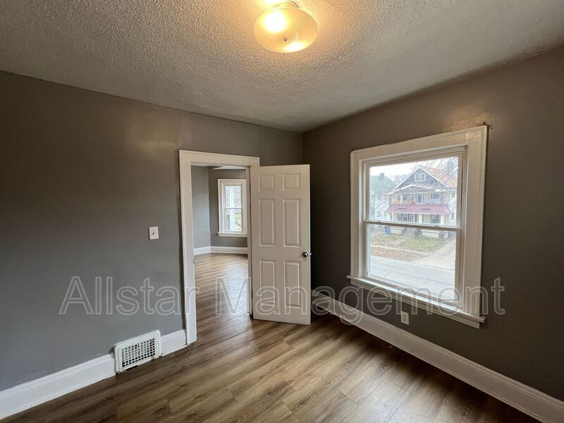 10006 Lamontier Avenue - Up Unit Cleveland, OH 44104 property image