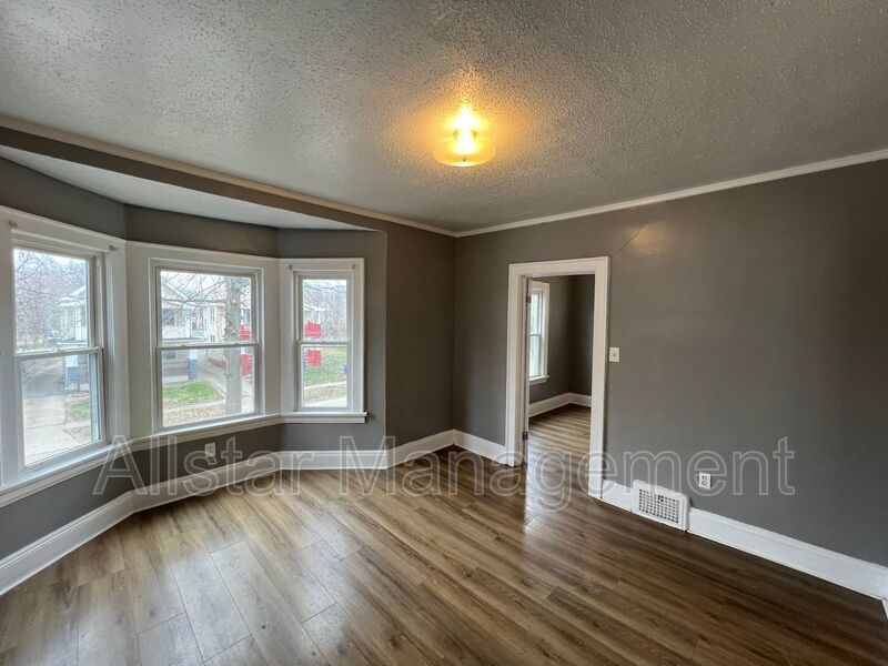 10006 Lamontier Avenue - Up Unit Cleveland, OH 44104 property image