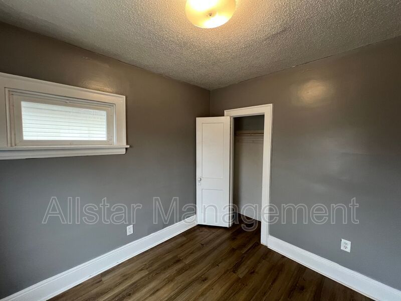 10006 Lamontier Avenue - Up Unit Cleveland, OH 44104 property image