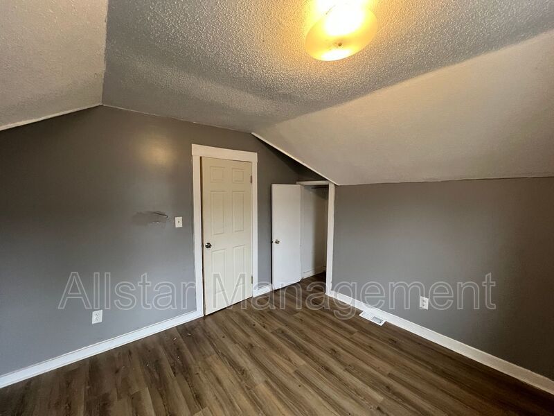 10006 Lamontier Avenue - Up Unit Cleveland, OH 44104 property image