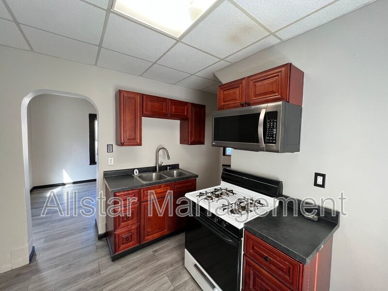 3616 Independence Road Cleveland, OH 44105 property image