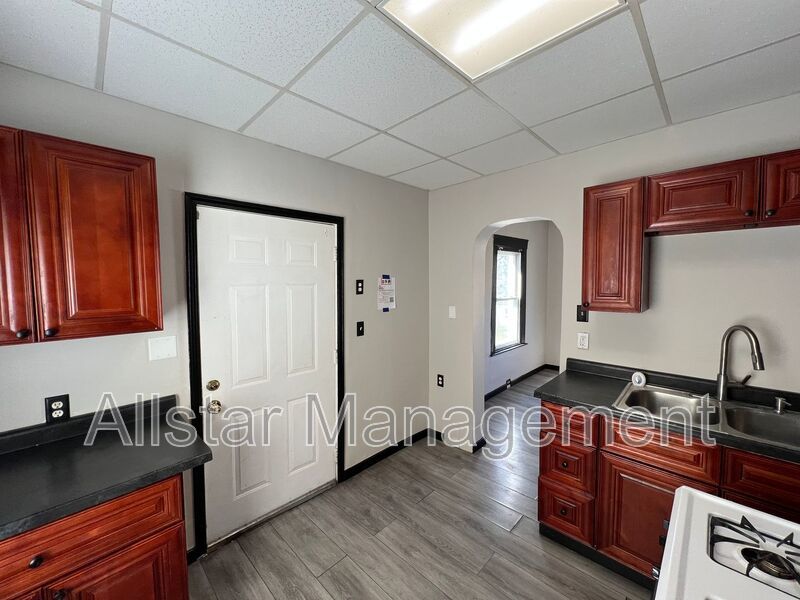 3616 Independence Road Cleveland, OH 44105 property image