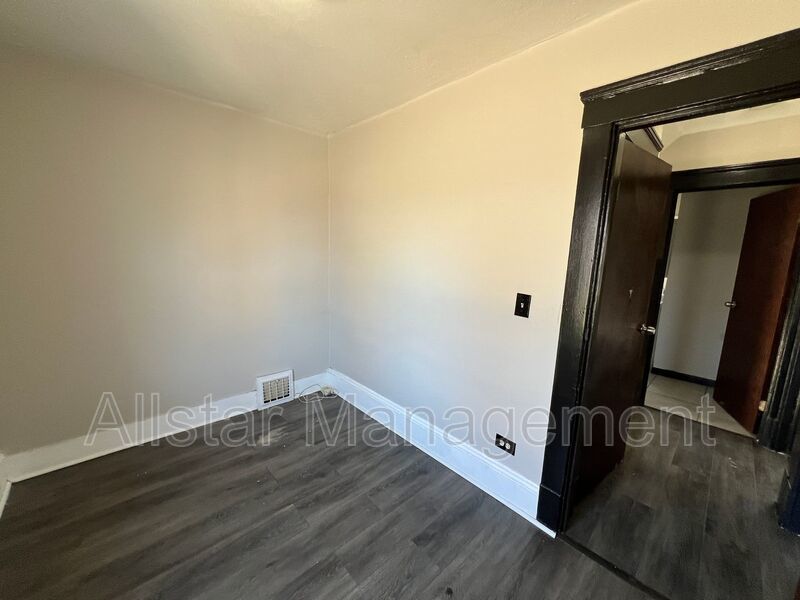 3616 Independence Road Cleveland, OH 44105 property image