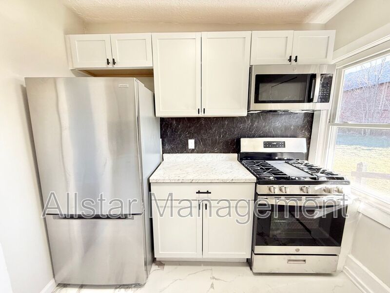 924 Spring Avenue NE Canton, OH 44704 property image