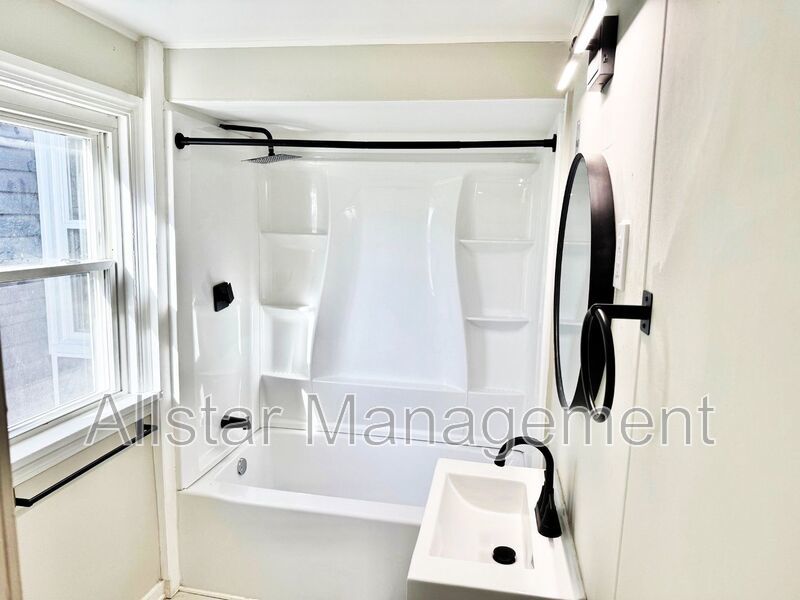 924 Spring Avenue NE Canton, OH 44704 property image