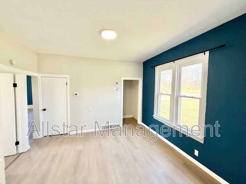 924 Spring Avenue NE Canton, OH 44704 property image