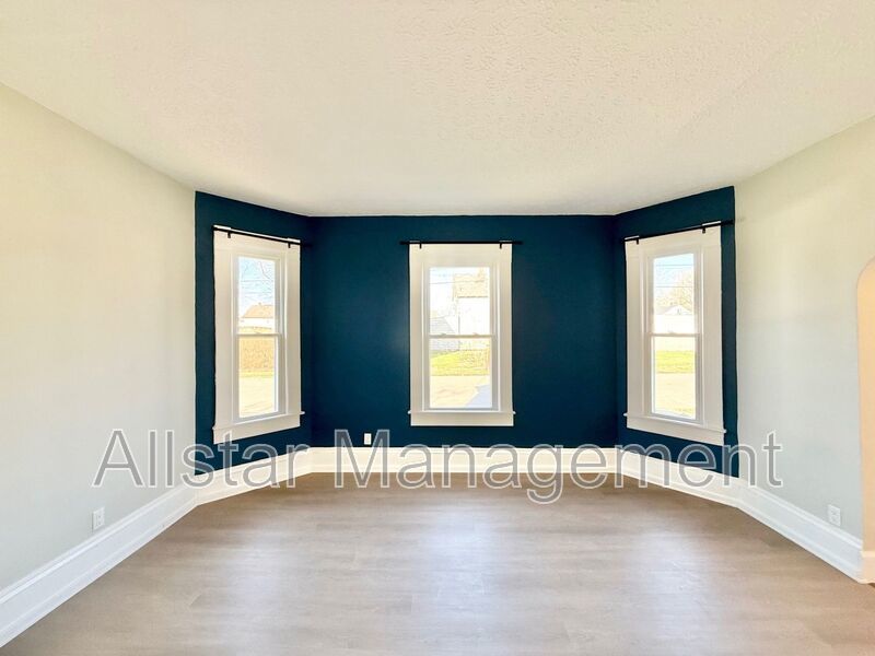 924 Spring Avenue NE Canton, OH 44704 property image