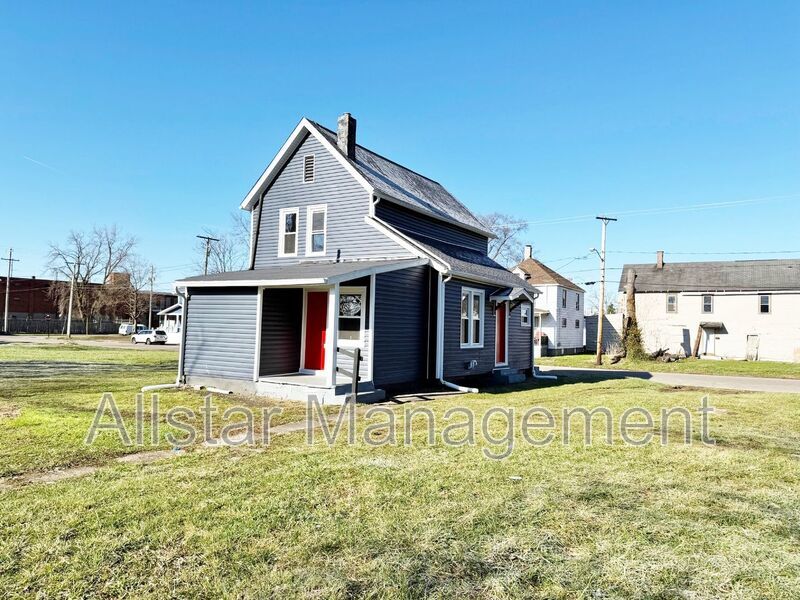 924 Spring Avenue NE Canton, OH 44704 property image