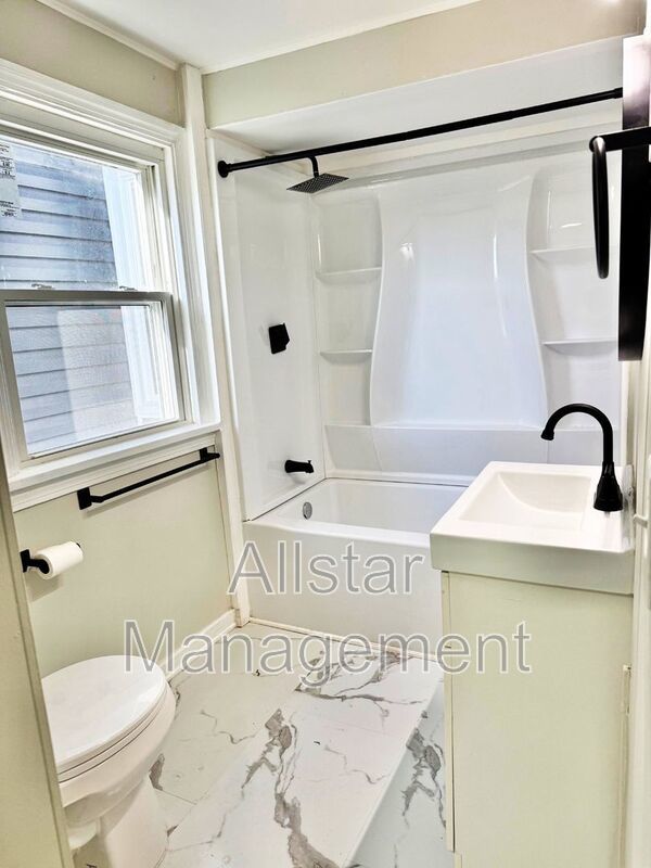 924 Spring Avenue NE Canton, OH 44704 property image