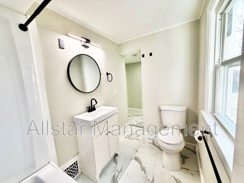 924 Spring Avenue NE Canton, OH 44704 property image