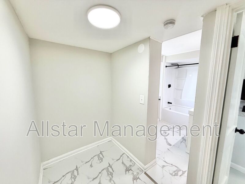 924 Spring Avenue NE Canton, OH 44704 property image