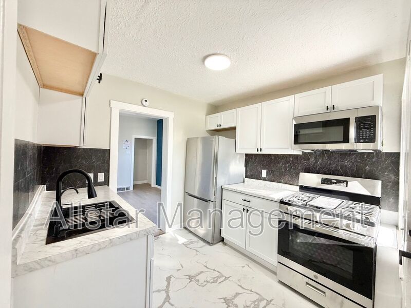 924 Spring Avenue NE Canton, OH 44704 property image