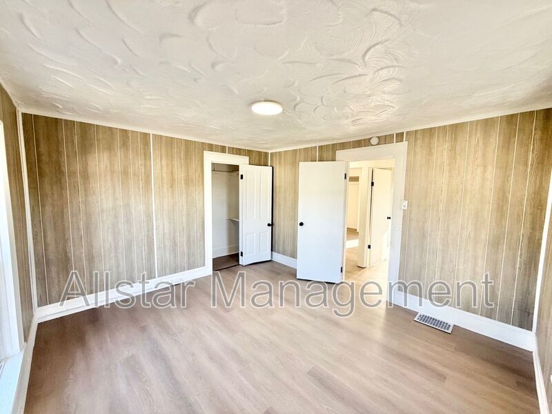 924 Spring Avenue NE Canton, OH 44704 property image