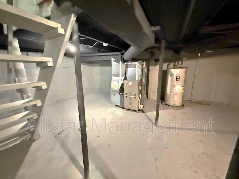 924 Spring Avenue NE Canton, OH 44704 property image