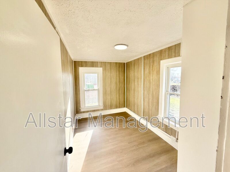 924 Spring Avenue NE Canton, OH 44704 property image