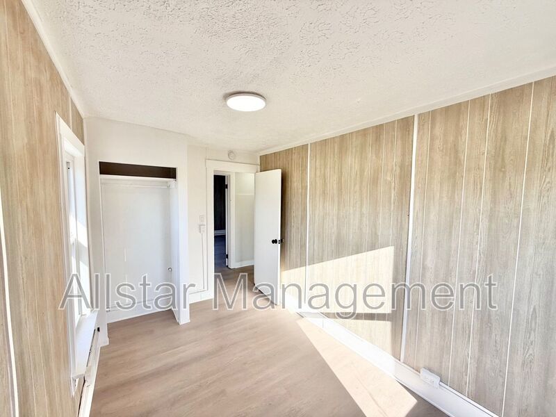 924 Spring Avenue NE Canton, OH 44704 property image