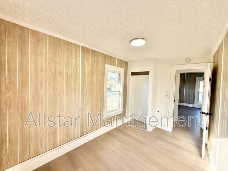 924 Spring Avenue NE Canton, OH 44704 property image