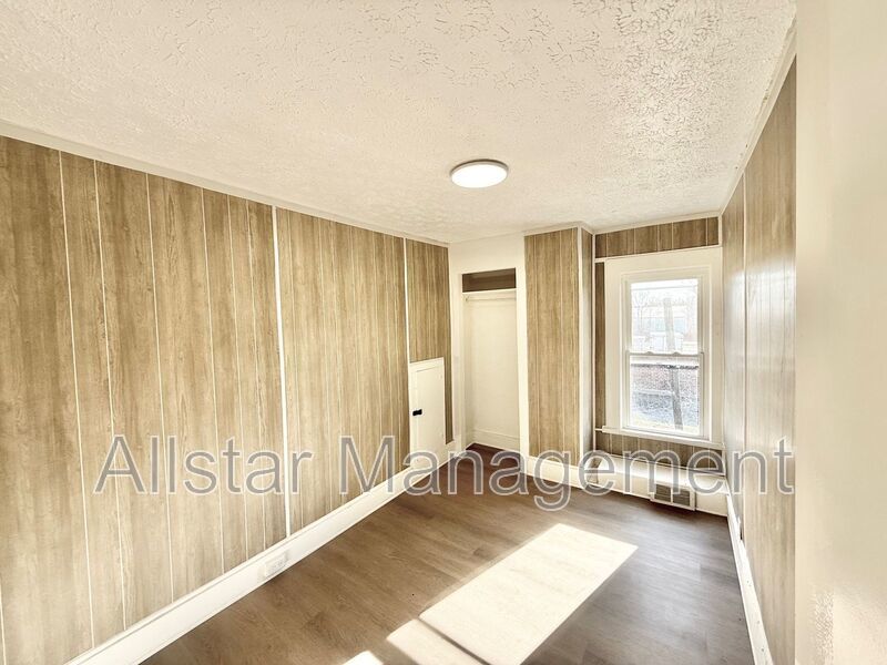 924 Spring Avenue NE Canton, OH 44704 property image