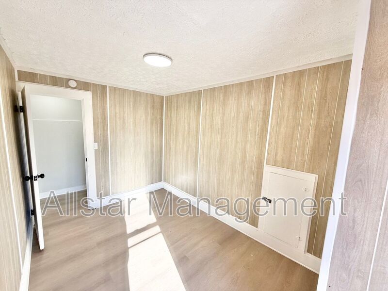 924 Spring Avenue NE Canton, OH 44704 property image