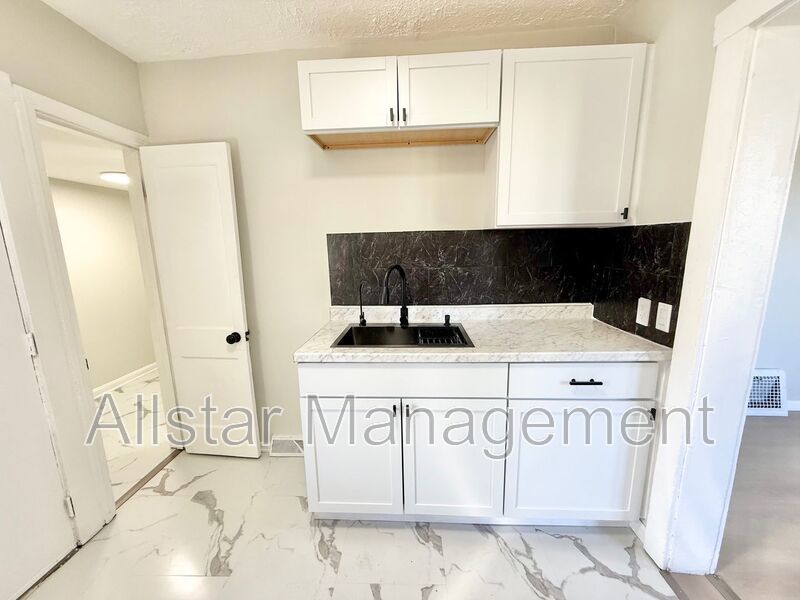 924 Spring Avenue NE Canton, OH 44704 property image